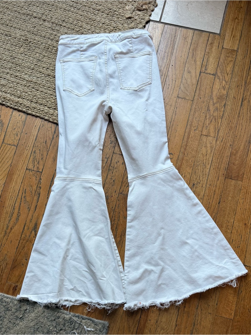 We The Free  Just Float On flare jeans in white sz: 28
